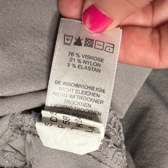 Porophrase plus size capris - Picture 4 of 7